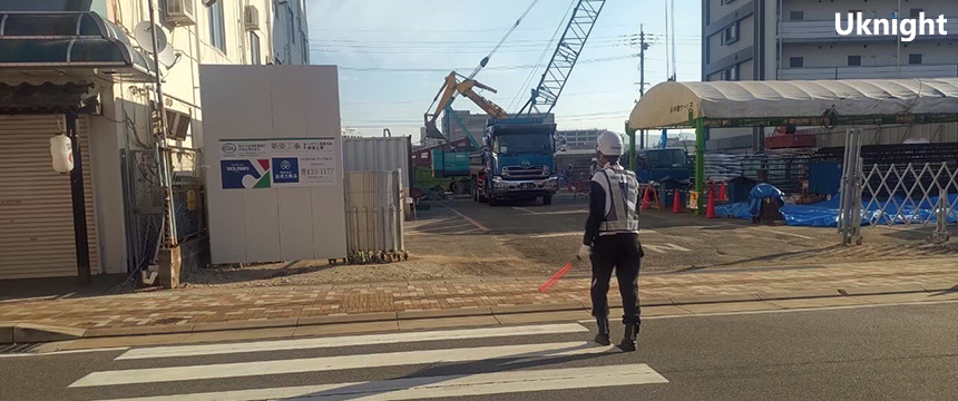 飯塚市内にてマンション建設に伴う交通誘導警備業務を実施致しました。