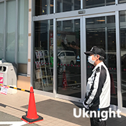 福岡県内のスーパーマーケット各店において、新型コロナウイルス感染拡大防止対策の為の立哨警備を実施致しました。